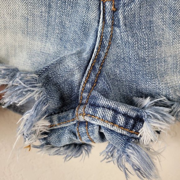 Free People Denim Jean Shorts Sz 27 Frayed Hem Lightly Distressed Button Fly - Picture 3 of 7